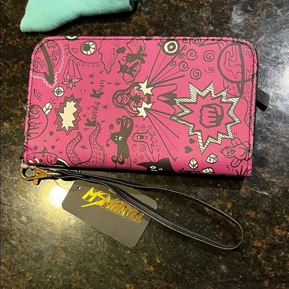 Ms Marvel wallet Wristlet / Star Wars & Disney Villians Heidi Klum Ursula socks - Picture 7 of 7